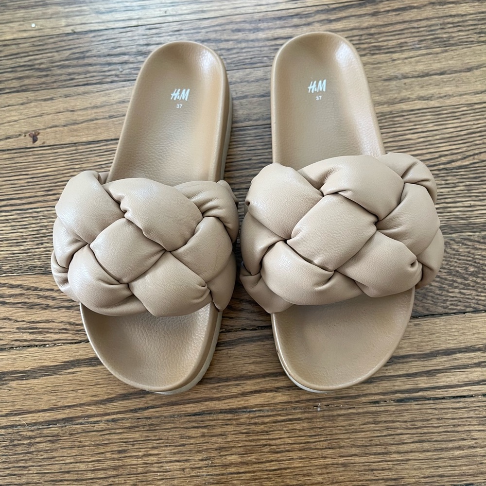 Puffy slide platform sandals